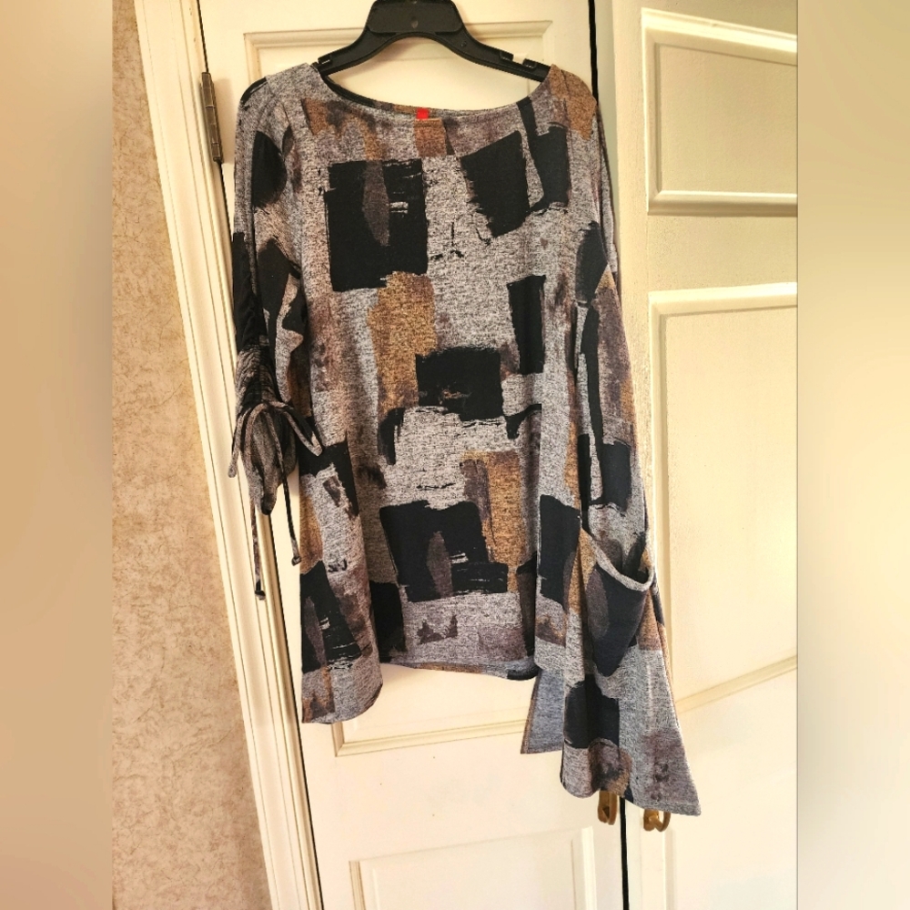 IC By Connie K Size L .Gray Black Tan Brushstroke Knit Cutout Tunic Top